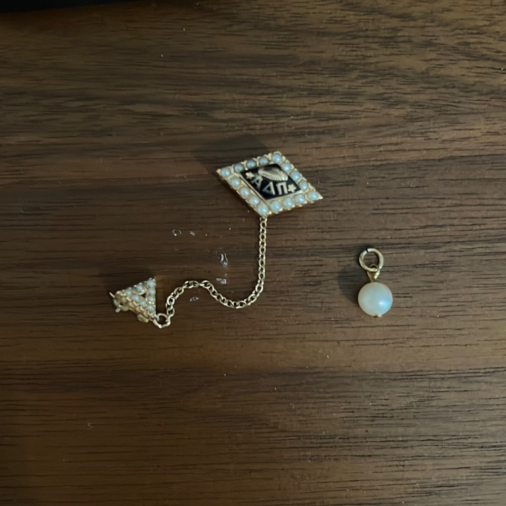 Alpha delta pi pin. Delta chapter. And academic pearl